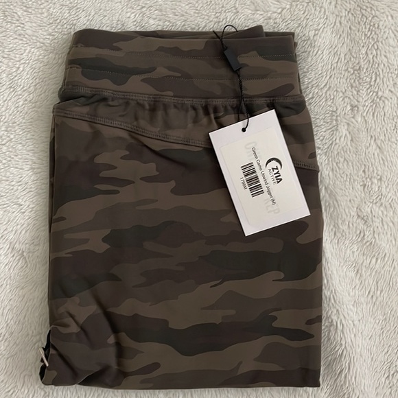 Zyia Green Camo Unwind Jogger, Medium (6-8) - Picture 9 of 16